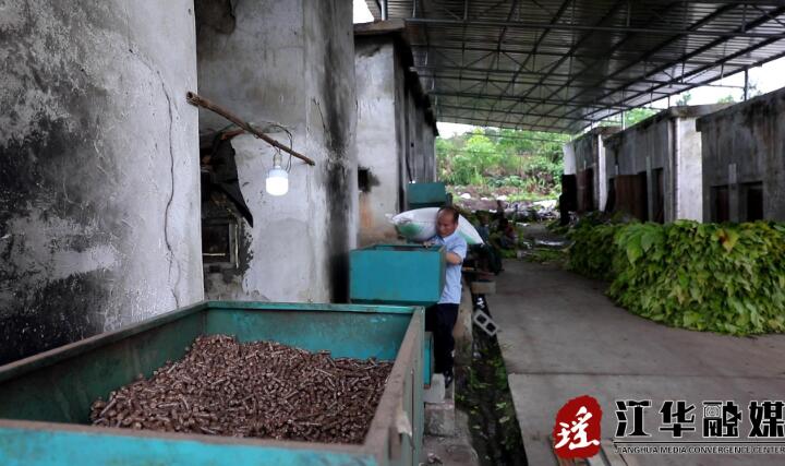 “绿色烘烤”助力烟农提质增收